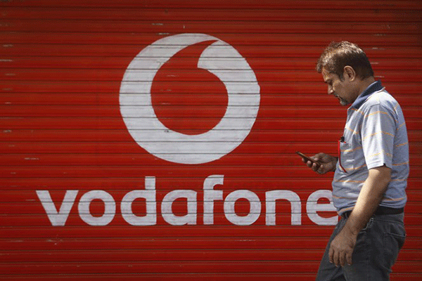 Fundación Vodafone lanza becas para mayores que quieran formarse en internet y redes sociales