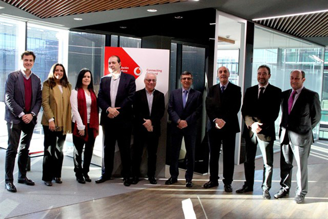 Vodafone España dona 30.000 euros a la comunidad ‘Conectados por la accesibilidad’