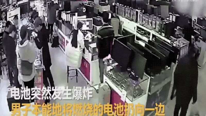 Un hombre en China muerde una batería de móvil y le explota en la cara