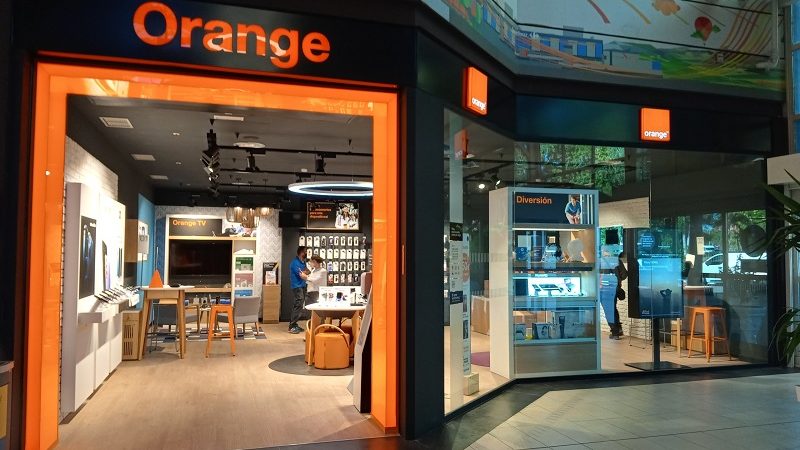 Orange dice adiós al fútbol… ¿y a sus tiendas físicas?